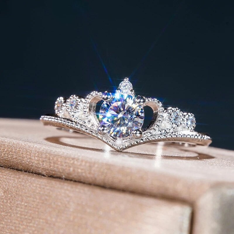 Radiant Regalia Queen Crown Ring (Moissanite)