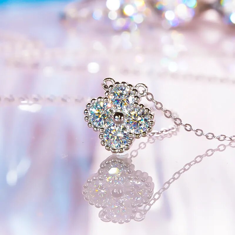 HeavenLea Clover Shine Moissanite Necklace - A Symbol of Everlasting Love and Elegance